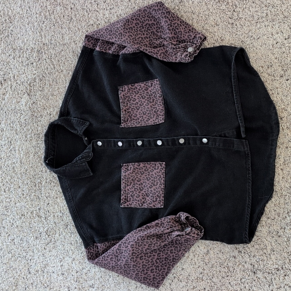 Black and Leopard Print Button-Up  Top/Jacket
